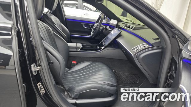 Mercedes-Benz S-Class 2023 — photo 16