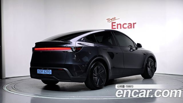 Tesla Model Y 2026 — photo 2