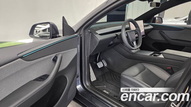 Tesla Model Y 2026 — photo 13