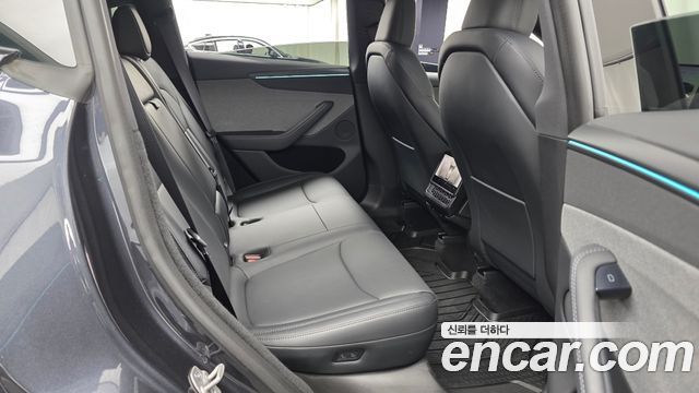 Tesla Model Y 2026 — photo 17
