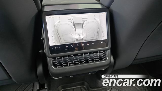 Tesla Model Y 2026 — photo 25