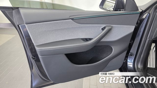 Tesla Model Y 2026 — photo 14