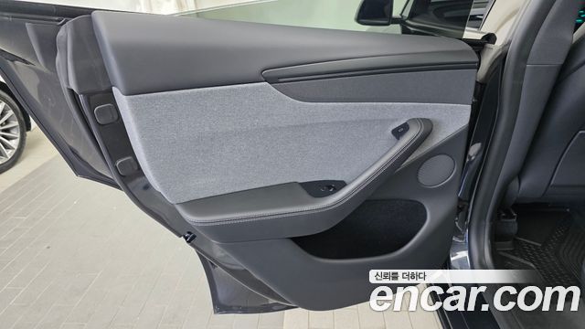 Tesla Model Y 2026 — photo 15