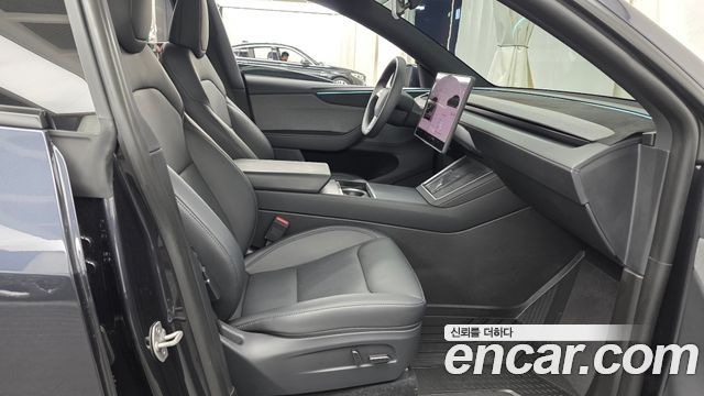 Tesla Model Y 2026 — photo 16