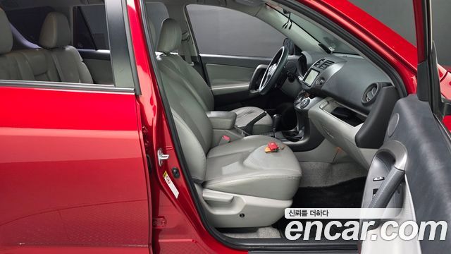 Toyota RAV4 2012 — photo 11