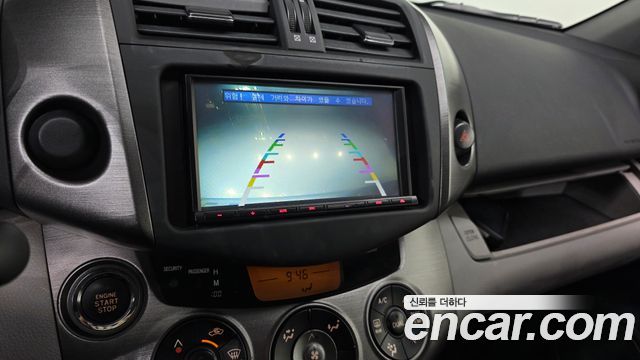 Toyota RAV4 2012 — photo 16