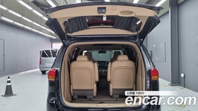 Kia Canival 2016 — photo 16