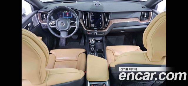 Volvo XC60 2022 — photo 7