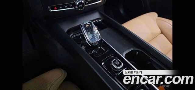 Volvo XC60 2022 — photo 9