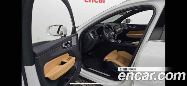 Volvo XC60 2022 — photo 10