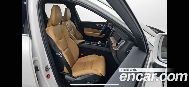 Volvo XC60 2022 — photo 11