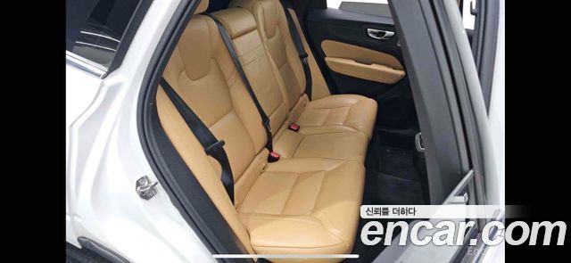 Volvo XC60 2022 — photo 12