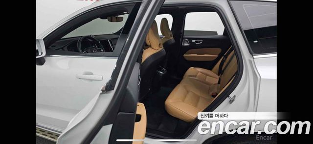 Volvo XC60 2022 — photo 13