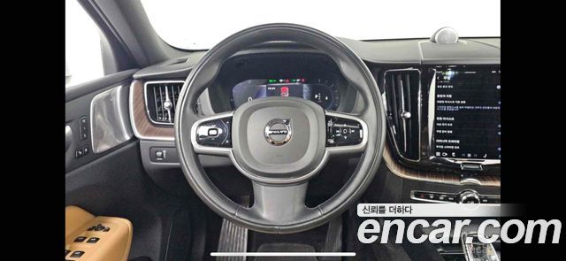 Volvo XC60 2022 — photo 14