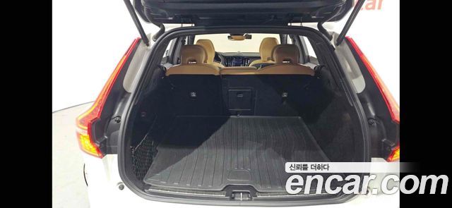 Volvo XC60 2022 — photo 20