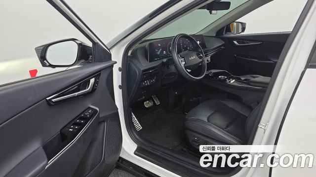 Kia EV6 2023 — photo 10