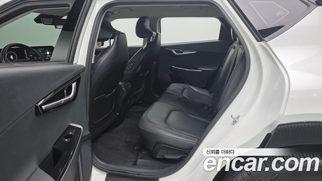 Kia EV6 2023 — photo 17
