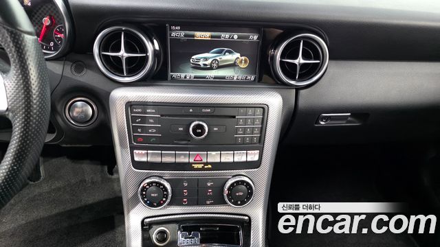 Mercedes-Benz SLC-Class 2018 — photo 17