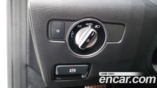 Mercedes-Benz SLC-Class 2018 — photo 18