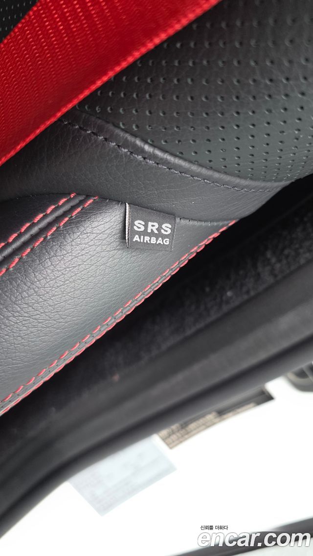 Mercedes-Benz SLC-Class 2018 — photo 25