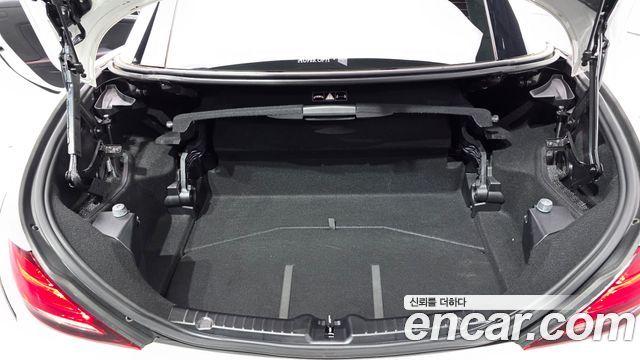 Mercedes-Benz SLC-Class 2018 — photo 26