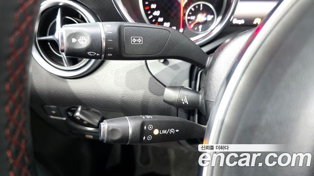 Mercedes-Benz SLC-Class 2018 — photo 27