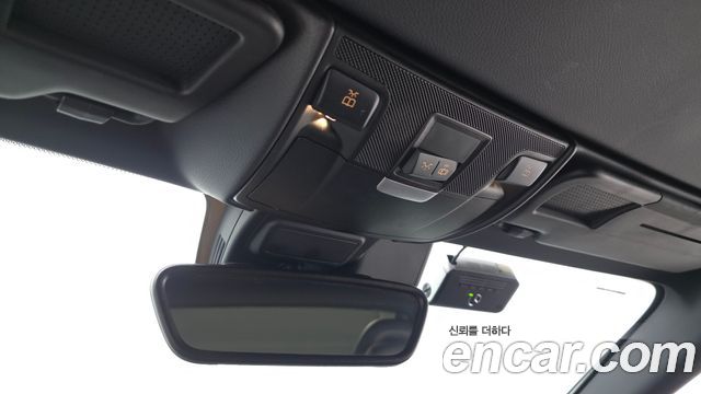 Mercedes-Benz SLC-Class 2018 — photo 28