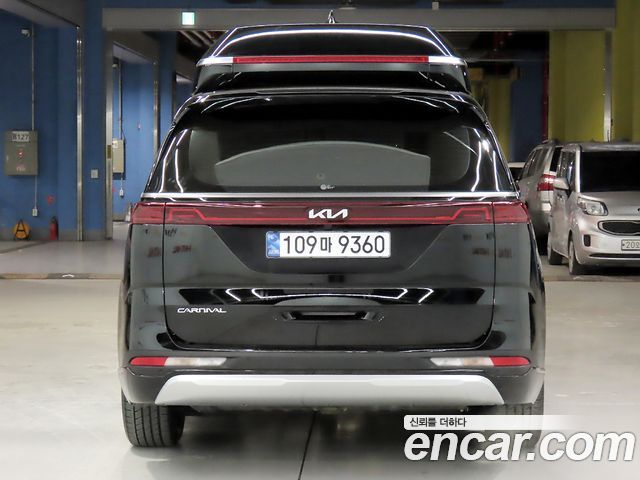 Kia Canival 2023 — photo 3