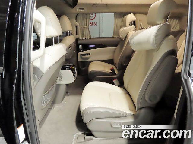 Kia Canival 2023 — photo 7