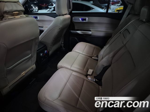 Ford Explorer 2023 — photo 10