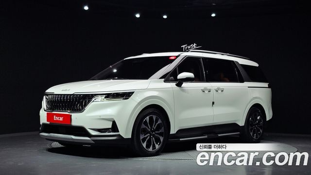 Kia Canival 2022 — photo 1