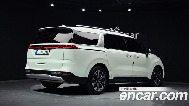 Kia Canival 2022 — photo 2