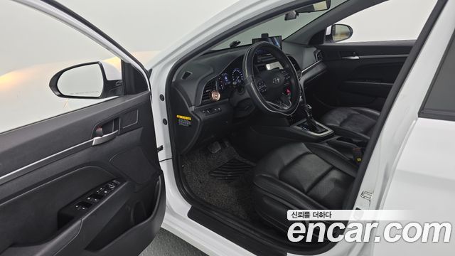 Hyundai AVANTE 2019 — photo 10