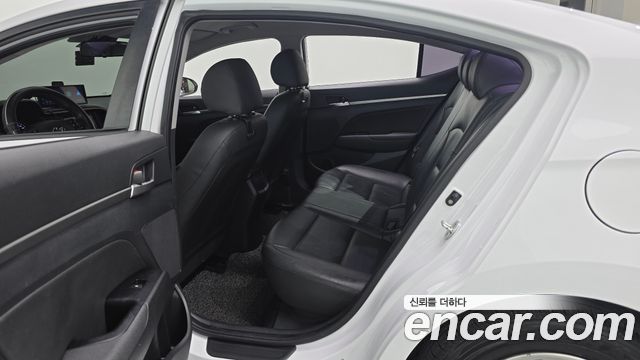 Hyundai AVANTE 2019 — photo 11