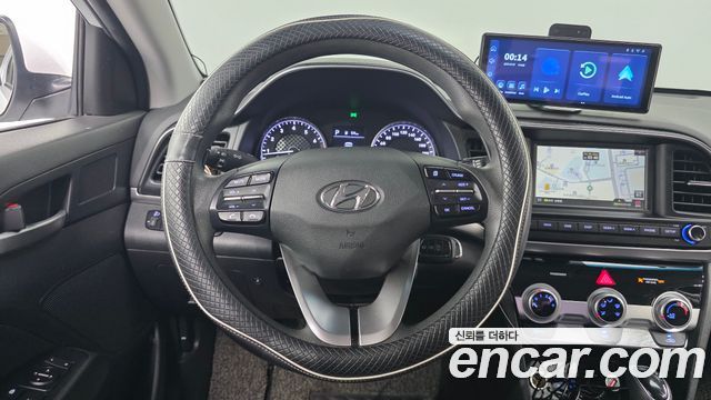 Hyundai AVANTE 2019 — photo 14