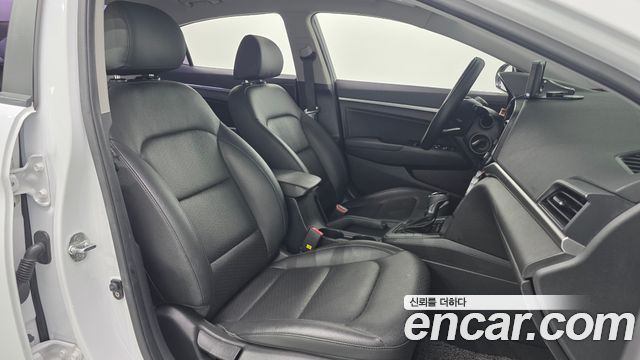 Hyundai AVANTE 2019 — photo 19