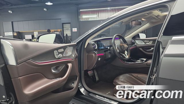 Mercedes-Benz CLS-Class 2020 — photo 13