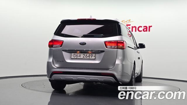 Kia Canival 2015 — photo 4
