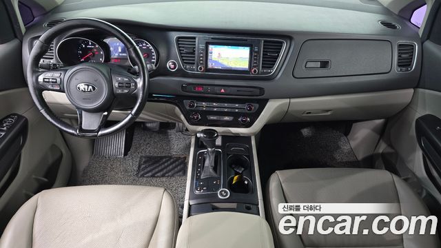 Kia Canival 2015 — photo 10