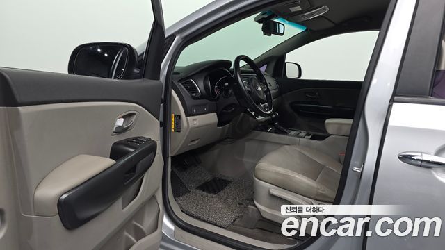 Kia Canival 2015 — photo 13