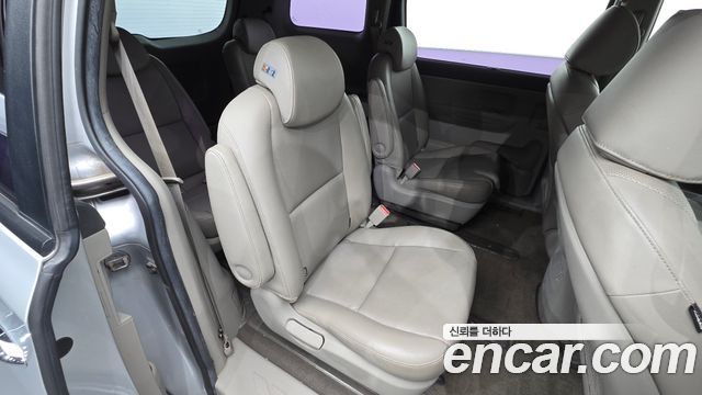 Kia Canival 2015 — photo 18