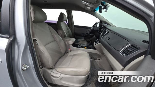 Kia Canival 2015 — photo 19