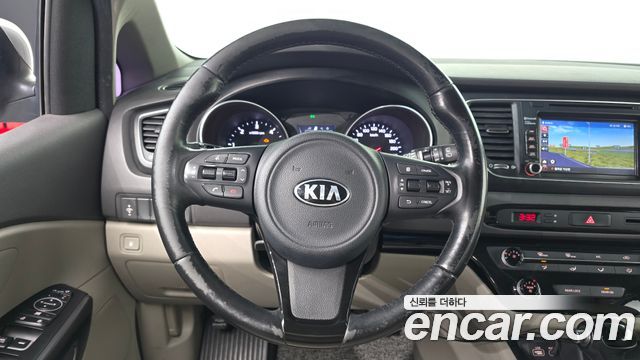 Kia Canival 2015 — photo 21