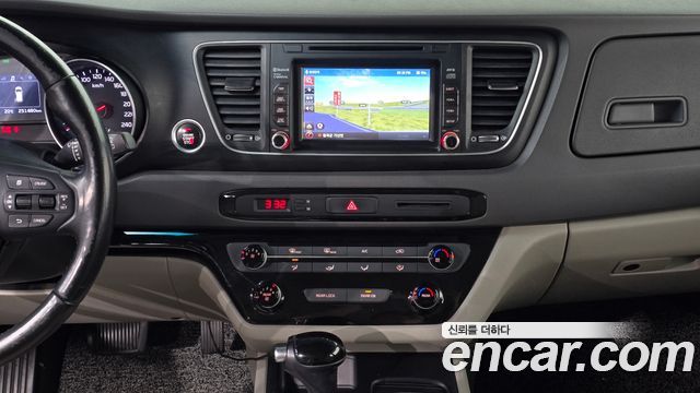 Kia Canival 2015 — photo 22