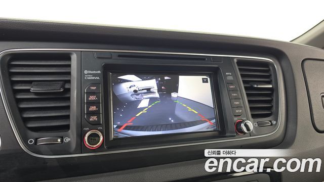 Kia Canival 2015 — photo 23