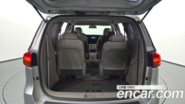 Kia Canival 2015 — photo 24