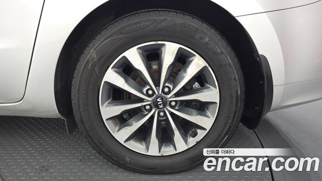 Kia Canival 2015 — photo 7