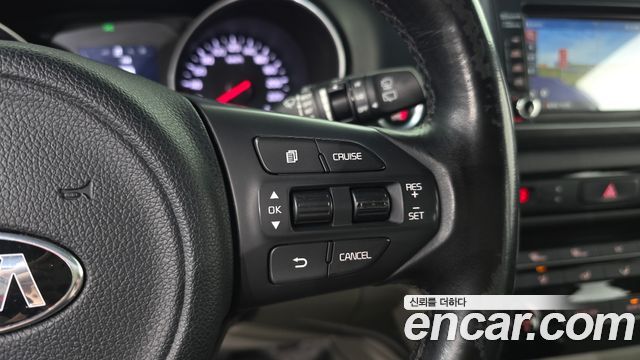 Kia Canival 2015 — photo 28