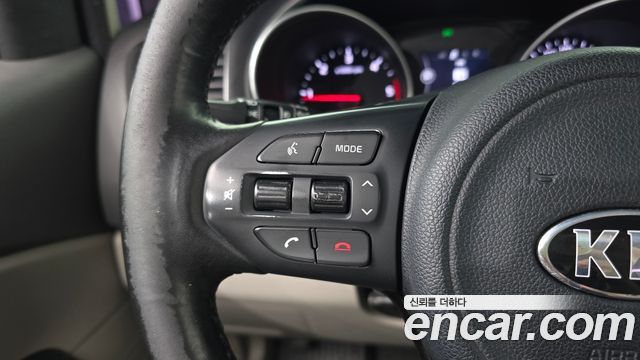 Kia Canival 2015 — photo 29