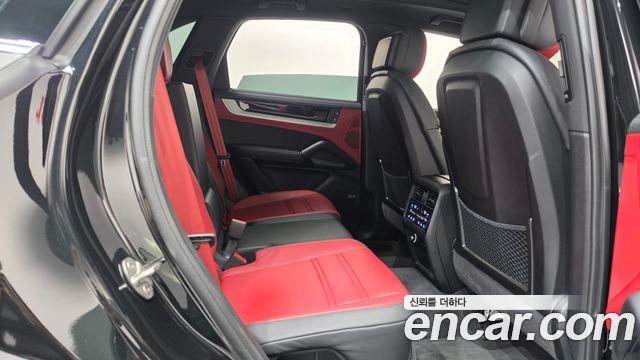 Porsche Cayenne 2025 — photo 17